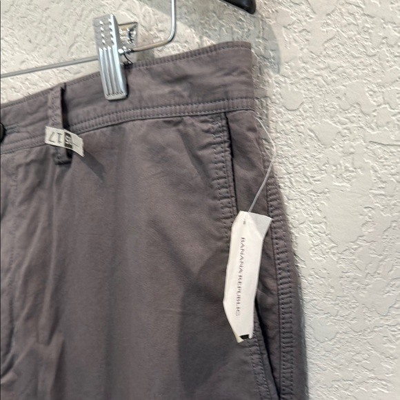 Banana Republic Men's Gray Pants 35 by 34 NWT - Picture 2 of 8